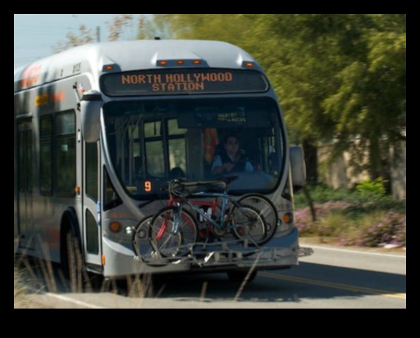 Στάσεις λεωφορείου και πέρα: Ανακαλύπτοντας κρυμμένους πολύτιμους λίθους μέσω των μέσων μαζικής μεταφοράς