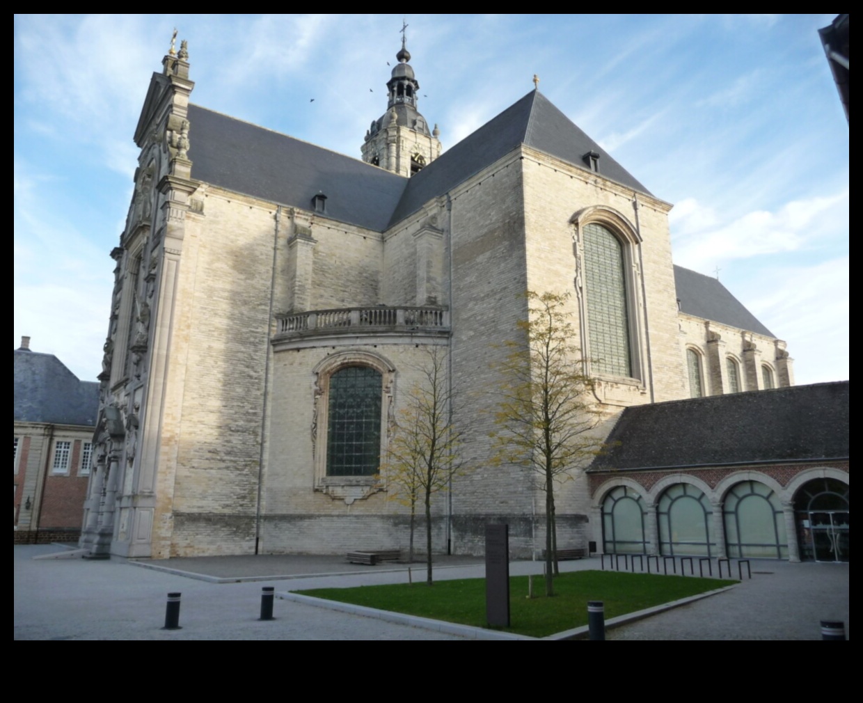 Μυστικά Μοναστήρια: Σκηνές Καθημερινής Ζωής σε Γοτθικά Αβαεία