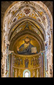 Εκκλησιαστική κομψότητα: Η τέχνη της θρησκευτικής διακόσμησης στις μεσαιωνικές εκκλησίες