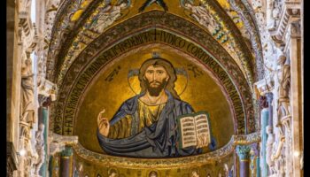 Εκκλησιαστική κομψότητα: Η τέχνη της θρησκευτικής διακόσμησης στις μεσαιωνικές εκκλησίες